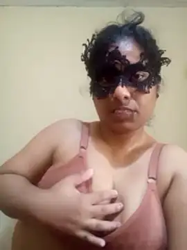 Expose Queen online show from 03-11-26, 05:35