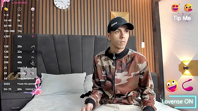 DerryAndIzzy online show from 10-25-25, 03:58