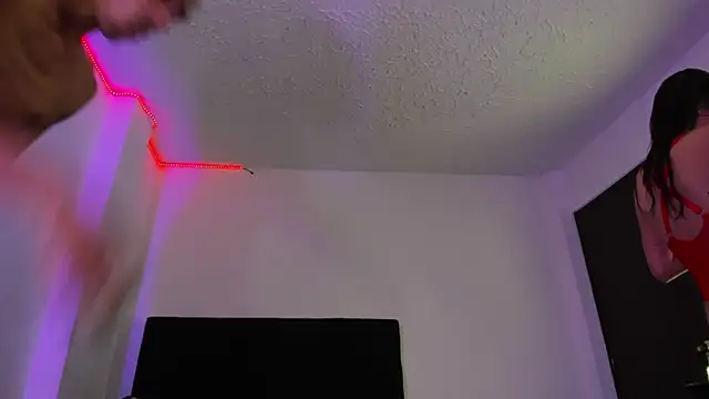 Snapshot of DerryAndIzzy chatting on 02-19-26, 06:42 DerryAndIzzy online show from 02-19-26, 06:42