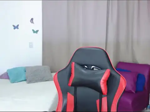 Snapshot of skarlett222 chatting on 10-14-25, 10:43 skarlett222 online show from 10-14-25, 10:43