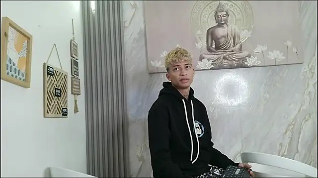 EMPIRE BOYS1 online show from 04-06-26, 01:34