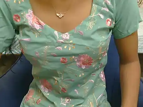 Snapshot of hii_tanisha chatting on 10-22-25, 05:19 hii tanisha online show from 10-22-25, 05:19