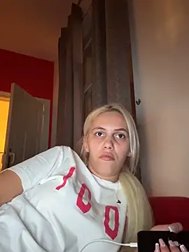 Snapshot of Andreea-Tina01A chatting on 10-13-25, 06:41 Andreea-Tina01A online show from 10-13-25, 06:41