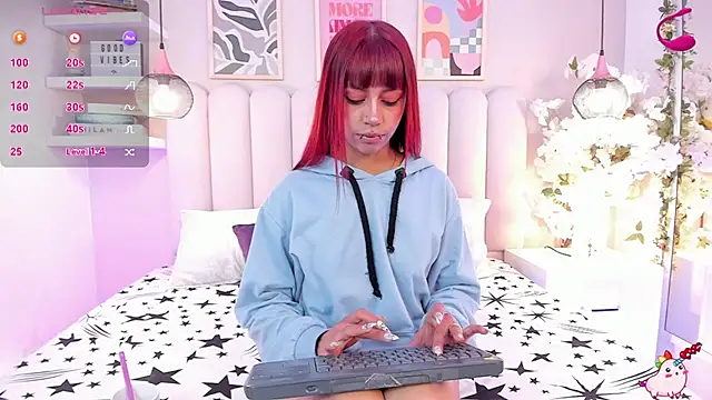 Snapshot of Isabella__gonzalez_ chatting on 11-18-25, 04:06 Isabella gonzalez online show from 11-18-25, 04:06