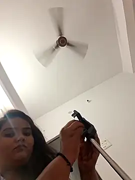 Saffroncutie online show from 10-22-25, 02:50
