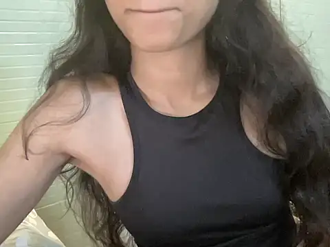 youngriri2 online show from 11-10-25, 08:57