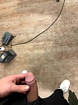 Snapshot of AlexGogo23 chatting on 11-20-25, 07:46 AlexGogo23 online show from 11-20-25, 07:46