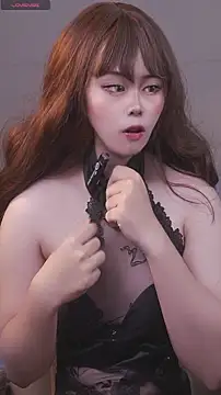 Snapshot of Lili_babii99 chatting on 10-15-25, 01:00 Lili babii99 online show from 10-15-25, 01:00