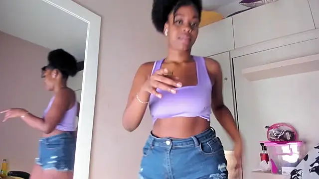 Snapshot of MaraBaker chatting on 03-02-26, 11:39 MaraBaker online show from 03-02-26, 11:39