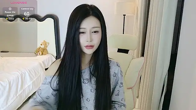 Snapshot of yiyi_3523 chatting on 04-28-26, 03:28 yiyi 3523 online show from 04-28-26, 03:28