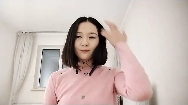 Lyndasilk online show from 10-13-25, 03:23