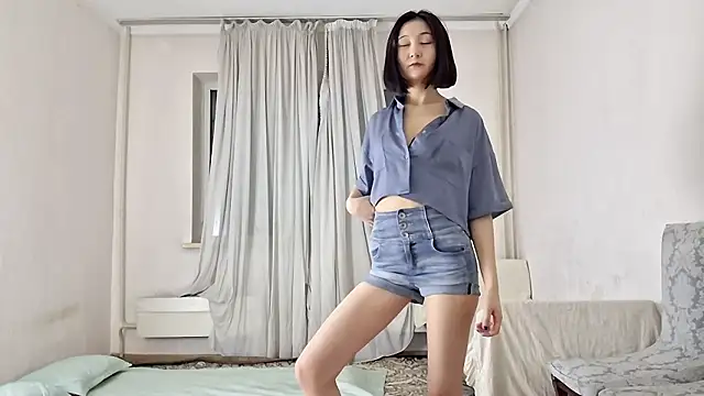 Lyndasilk online show from 03-17-26, 04:21