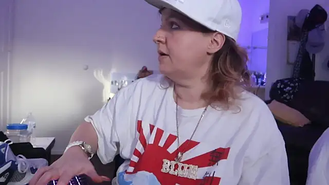 Snapshot of BellaBlueBBW chatting on 02-17-25, 03:09 BellaBlueBBW online show from 02-17-25, 03:09