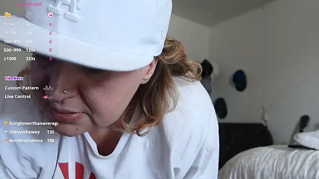 Snapshot of BellaBlueBBW chatting on 02-17-25, 06:15 BellaBlueBBW online show from 02-17-25, 06:15