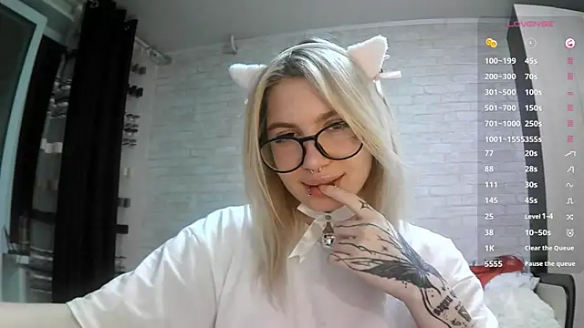 AmeeDelmonace online show from 10-13-25, 02:17