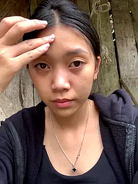 linh-lan1 online show from 10-31-25, 12:33