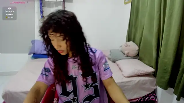 Snapshot of briar_05 chatting on 11-14-25, 01:26 briar 05 online show from 11-14-25, 01:26