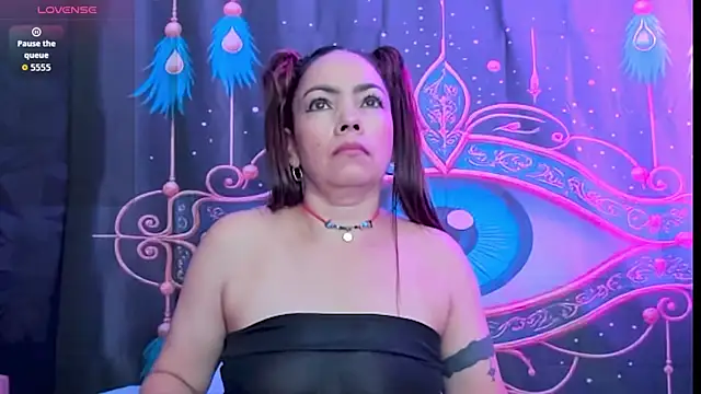 Sharlott smith online show from 10-21-25, 01:12