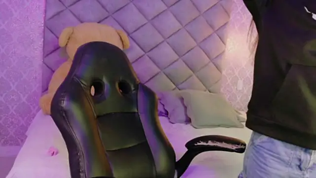 Snapshot of CARO_ADAMS1 chatting on 11-21-25, 11:31 CARO ADAMS1 online show from 11-21-25, 11:31