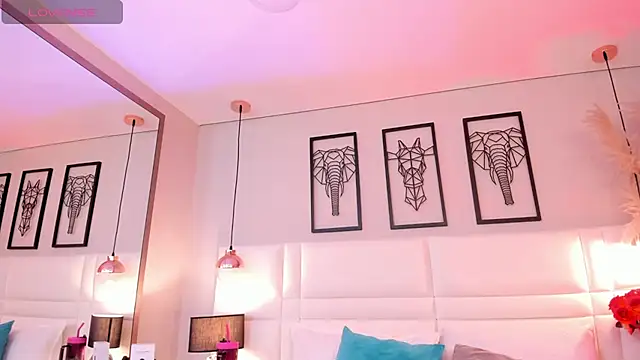 Snapshot of Ari_lynn_ chatting on 11-06-25, 03:40 Ari lynn online show from 11-06-25, 03:40