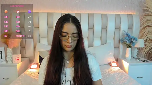 Snapshot of Ari_lynn_ chatting on 11-19-25, 03:17 Ari lynn online show from 11-19-25, 03:17