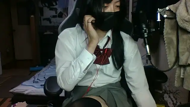 Snapshot of harinyanxxx chatting on 10-15-25, 07:47 harinyanxxx online show from 10-15-25, 07:47