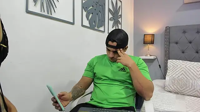 violeta and maxx online show from 12-01-25, 11:54