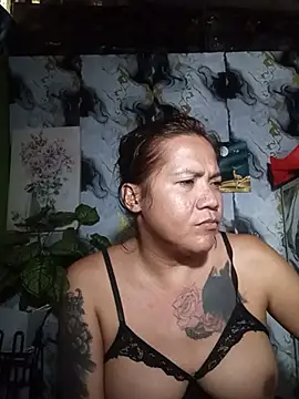 Snapshot of trishacummerts chatting on 06-11-26, 12:32 trishacummerts online show from 06-11-26, 12:32
