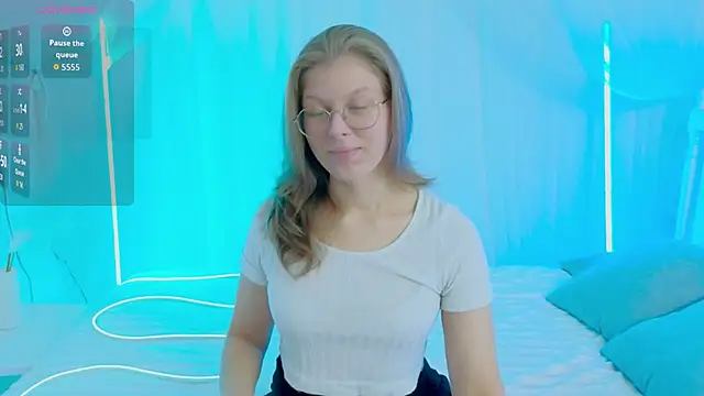 Snapshot of Angelie__Eyes chatting on 10-18-25, 02:07 Angelie Eyes online show from 10-18-25, 02:07