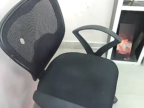 Snapshot of notty_heena chatting on 11-14-25, 04:22 notty heena online show from 11-14-25, 04:22