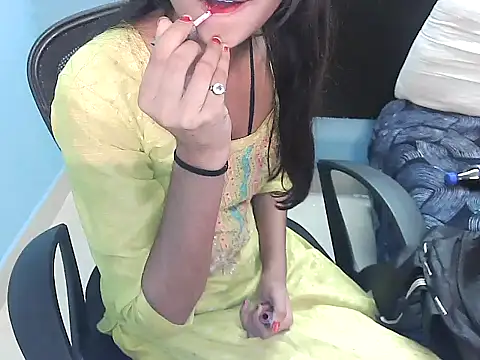 Snapshot of notty_heena chatting on 11-23-25, 03:39 notty heena online show from 11-23-25, 03:39