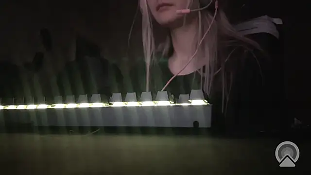 Snapshot of AnnaOlovely chatting on 10-15-25, 03:01 AnnaOlovely online show from 10-15-25, 03:01