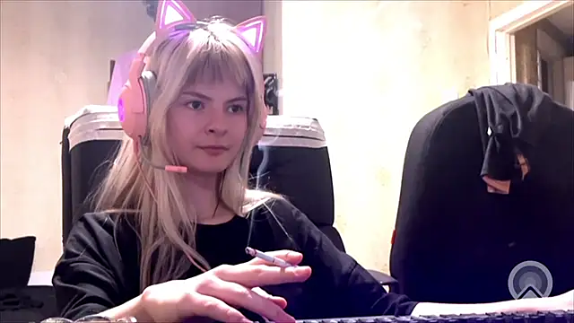 Snapshot of AnnaOlovely chatting on 10-18-25, 05:35 AnnaOlovely online show from 10-18-25, 05:35