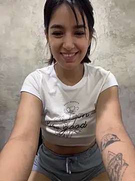 Snapshot of 1evelinewood chatting on 03-03-25, 05:18 1evelinewood online show from 03-03-25, 05:18