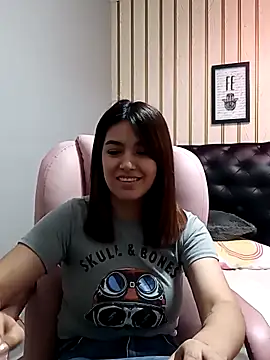 Snapshot of 1evelinewood chatting on 02-08-26, 12:58 1evelinewood online show from 02-08-26, 12:58