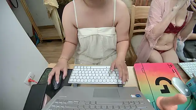 Hanna Mina online show from 10-21-25, 02:12