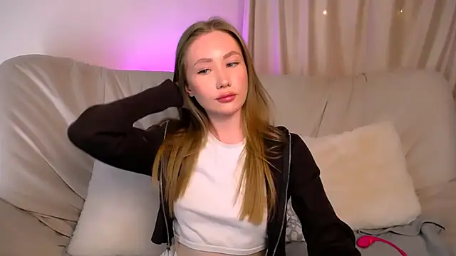 EllyColins online show from 05-26-26, 03:24