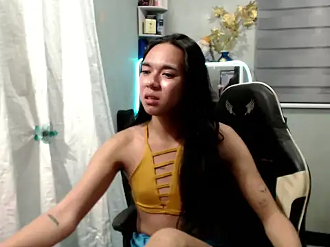 Snapshot of miatrixs chatting on 11-14-25, 05:33 miatrixs online show from 11-14-25, 05:33