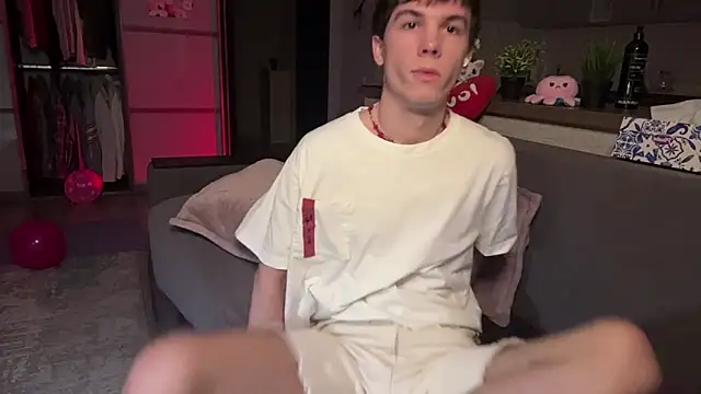 Jeremy1Scott online show from 12-02-25, 09:43