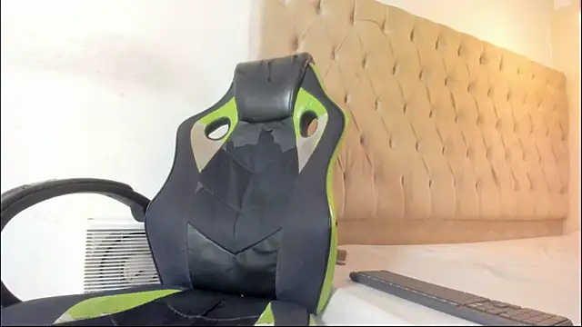 Hotblosson online show from 11-27-25, 03:36