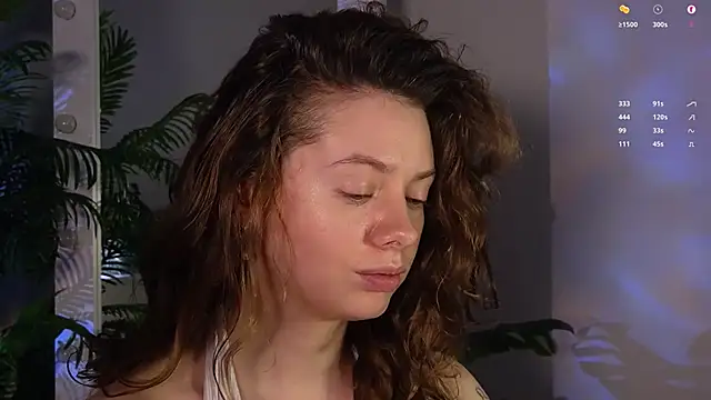 Snapshot of MelodySinclair chatting on 12-15-25, 01:37 MelodySinclair online show from 12-15-25, 01:37