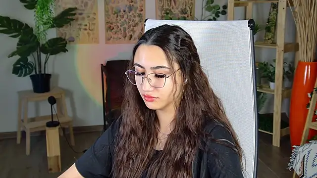 Snapshot of RebeckaThornton chatting on 11-28-25, 09:45 RebeckaThornton online show from 11-28-25, 09:45