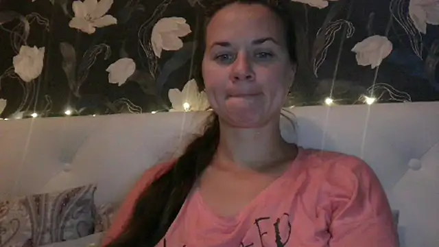 Snapshot of GiaaCaranggi chatting on 10-15-25, 06:41 GiaaCaranggi online show from 10-15-25, 06:41