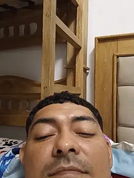 Snapshot of sexyandres_23 chatting on 06-25-26, 11:53 sexyandres 23 online show from 06-25-26, 11:53