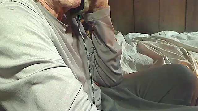 Snapshot of OldManOnline chatting on 12-01-25, 04:17 OldManOnline online show from 12-01-25, 04:17