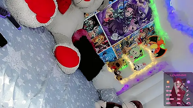 Snapshot of Estefany_Leeon chatting on 11-21-25, 03:00 Estefany Leeon online show from 11-21-25, 03:00