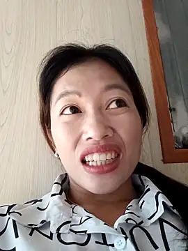 -Paige- online show from 10-17-25, 07:44