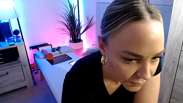 sofiahothead online show from 03-30-26, 06:03