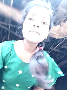 Snapshot of Anju_cutt chatting on 10-18-25, 02:25 Anju cutt online show from 10-18-25, 02:25