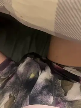 Snapshot of LilCheeky chatting on 11-28-25, 08:28 LilCheeky online show from 11-28-25, 08:28